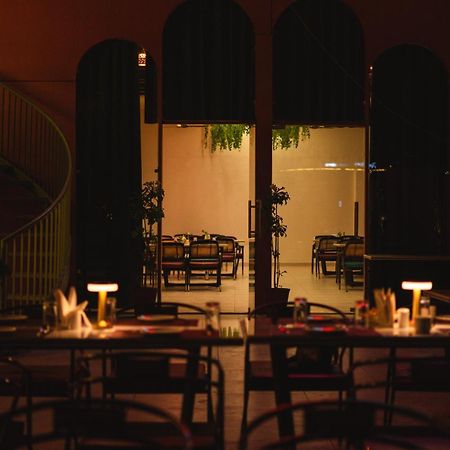 Hotel Westend Udaipur Extérieur photo